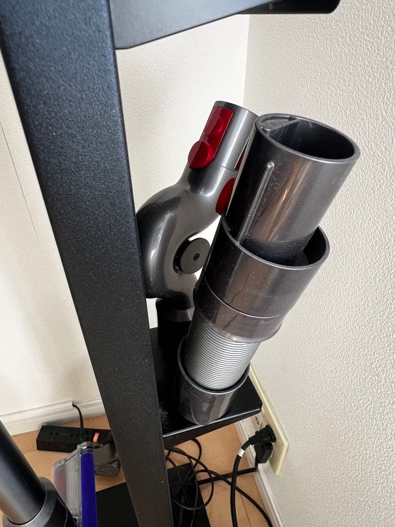 さくらんぼ　ダイソン Dyson V8 Slim Fluffy SV10
