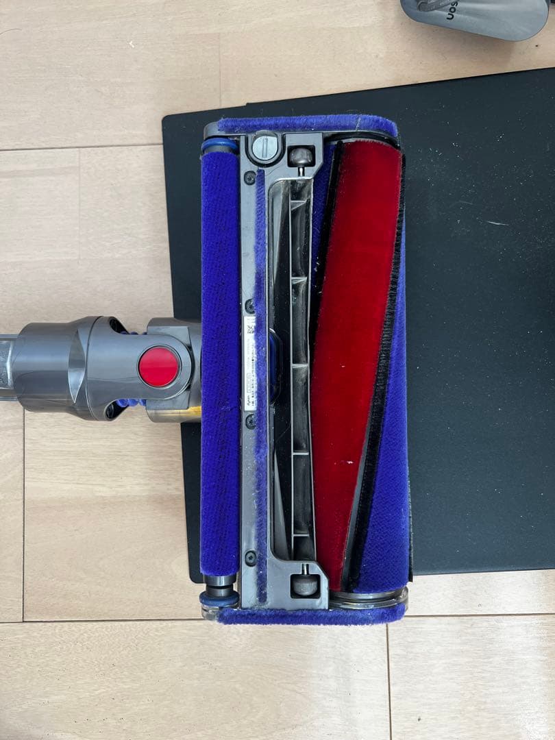 さくらんぼ　ダイソン Dyson V8 Slim Fluffy SV10