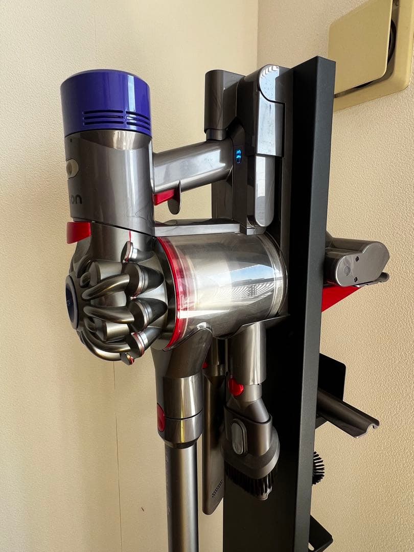さくらんぼ　ダイソン Dyson V8 Slim Fluffy SV10
