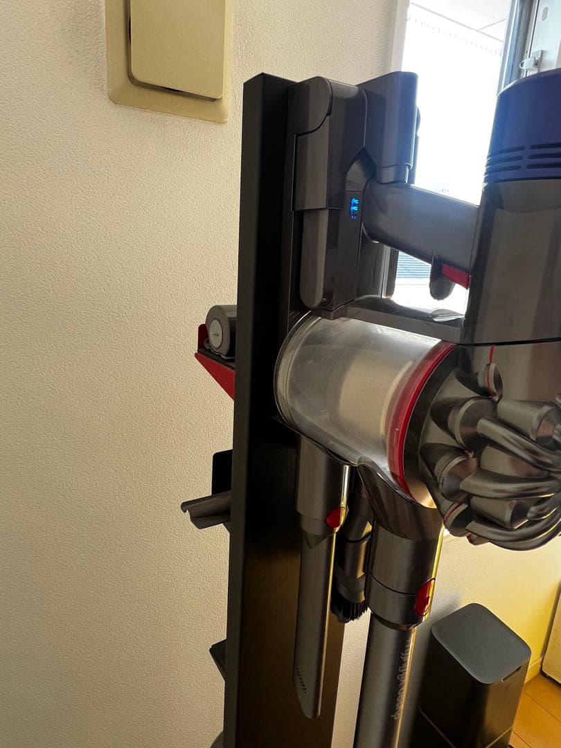 さくらんぼ　ダイソン Dyson V8 Slim Fluffy SV10