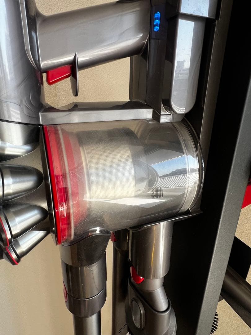 さくらんぼ　ダイソン Dyson V8 Slim Fluffy SV10