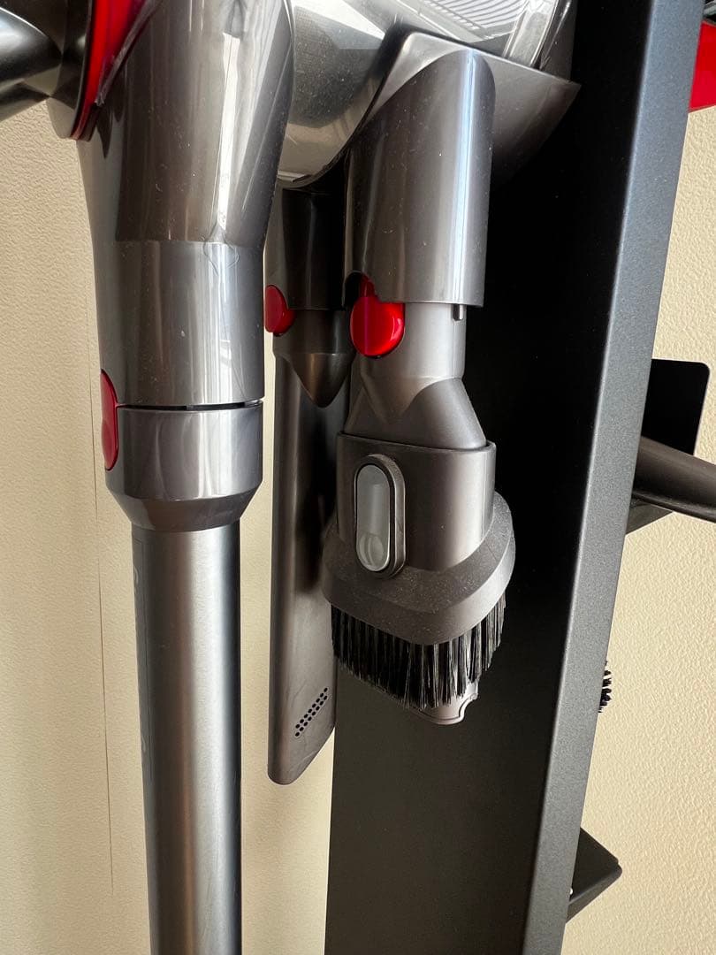 さくらんぼ　ダイソン Dyson V8 Slim Fluffy SV10