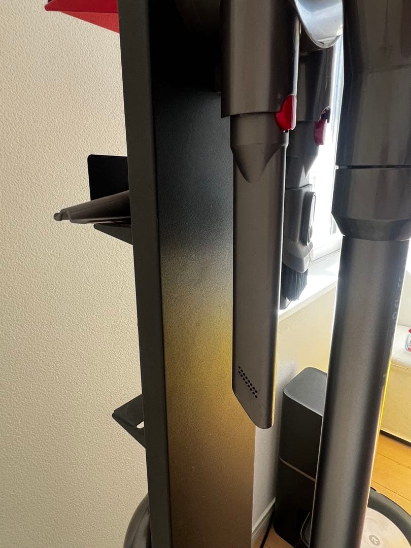 さくらんぼ　ダイソン Dyson V8 Slim Fluffy SV10