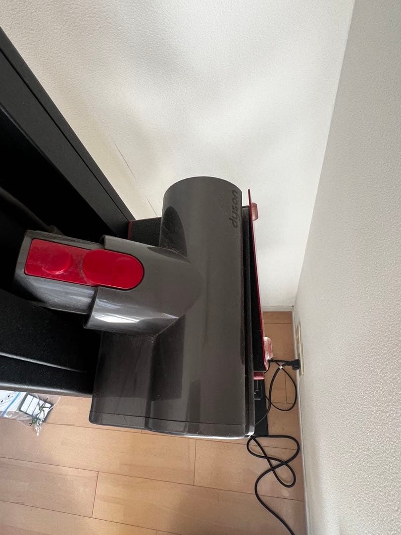 さくらんぼ　ダイソン Dyson V8 Slim Fluffy SV10