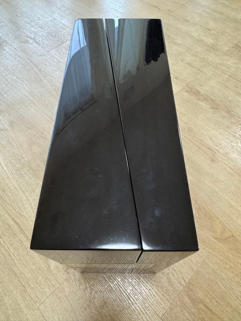 RICHARD HENNESSYの箱