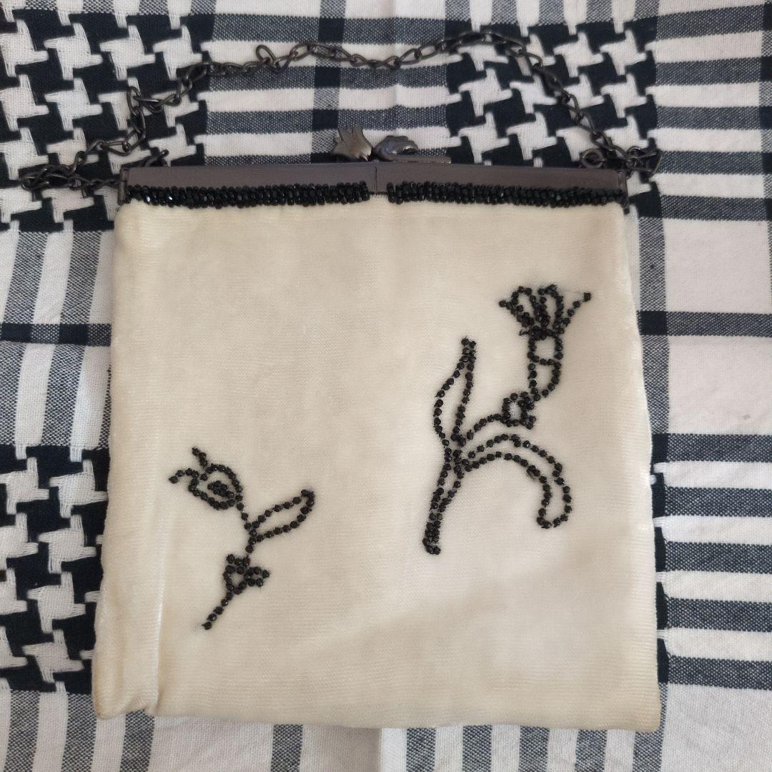 ｕｓｅｄ　ＰＲＡＤＡ　ビーズ刺繍　パーティー　手提げバッグ　アイボリー✕ブラック