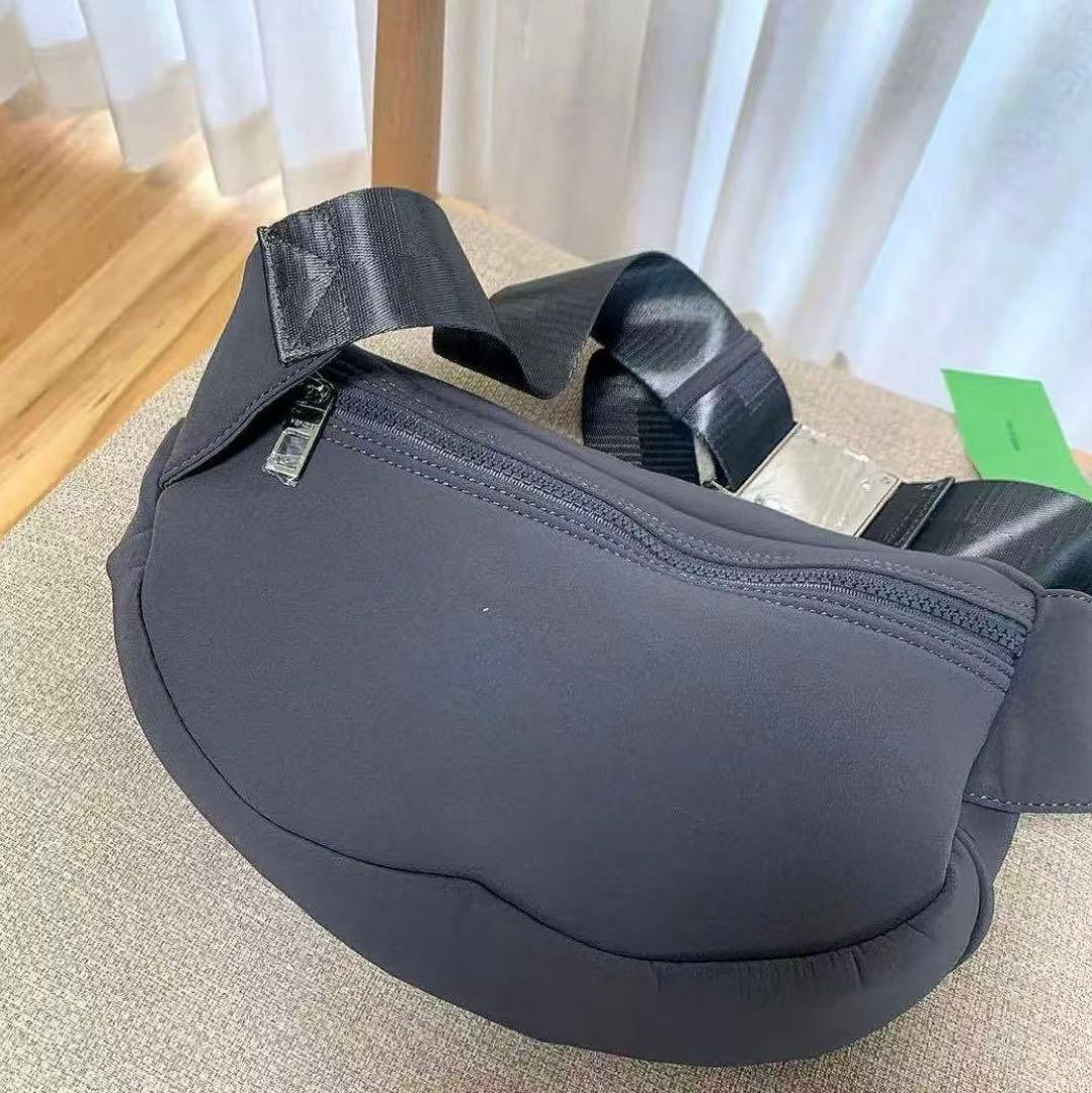 KENZO 虎の刺繍なグレーのナイロンショルダーバッグ