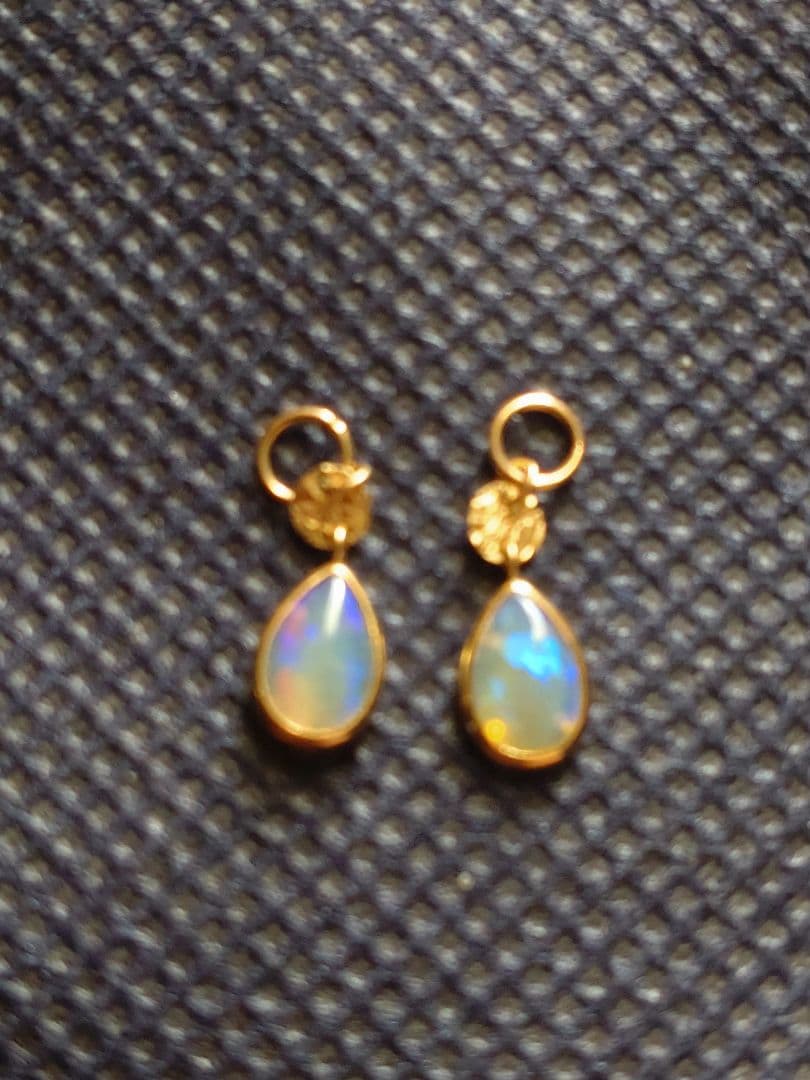 【最終値下げ】アガット　ゴールドオパールチャーム