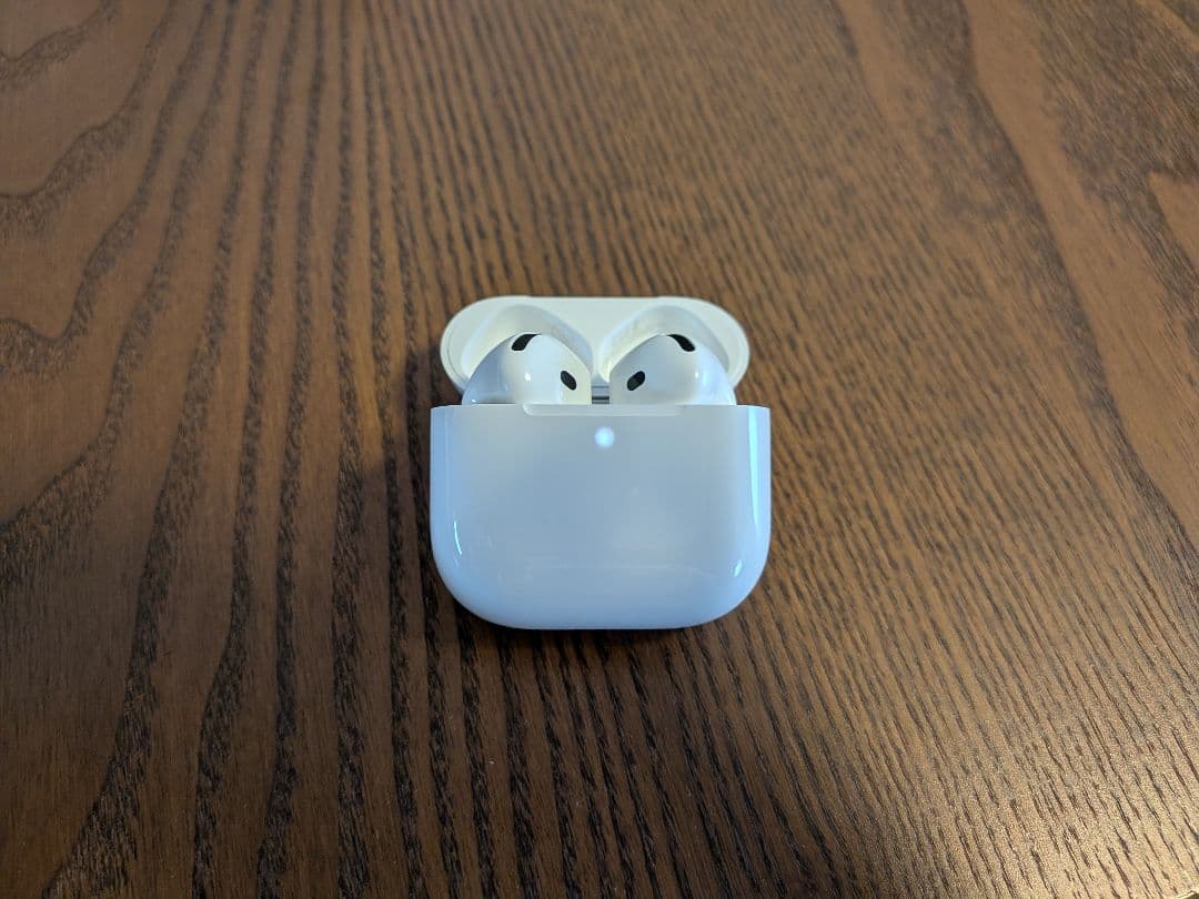 【美品】AirPods4 アクティブノイズキャンセリング搭載 保護ケース付き