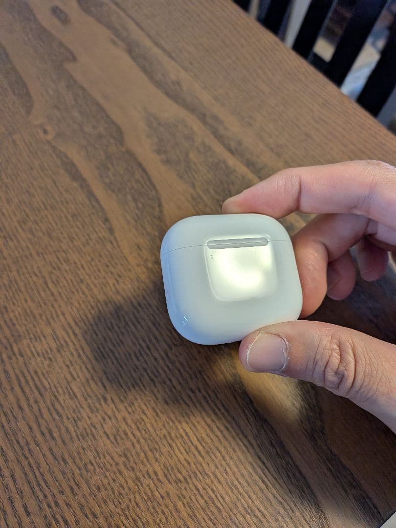 【美品】AirPods4 アクティブノイズキャンセリング搭載 保護ケース付き