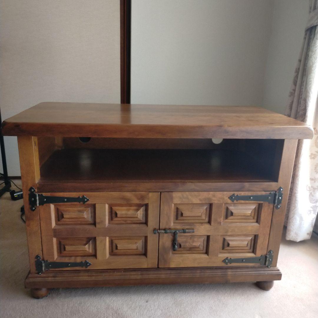 サイドボード、テレビ台