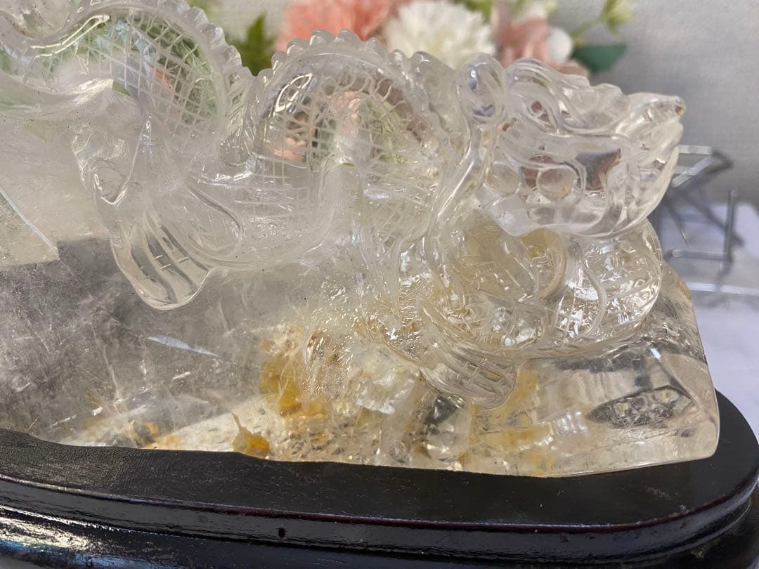 クリスタル　天然石　龍　カービング　台座付き　パワーストーン　手彫り　置物