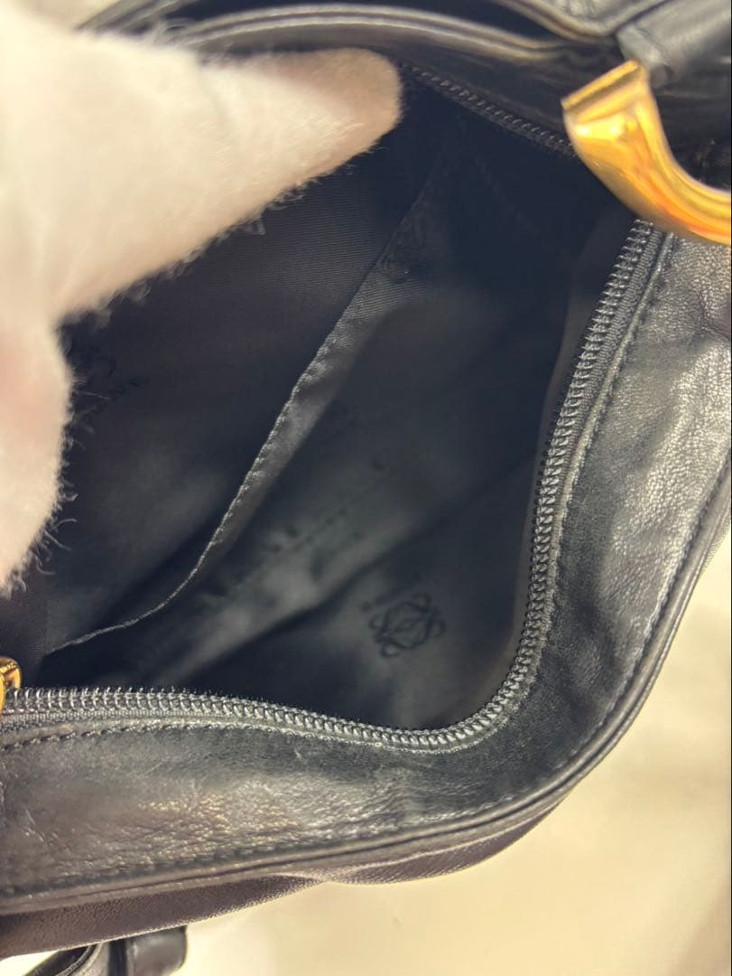 ロエベ ショルダーバッグ ナッパレザー アナグラム 黒　ゴールド金具