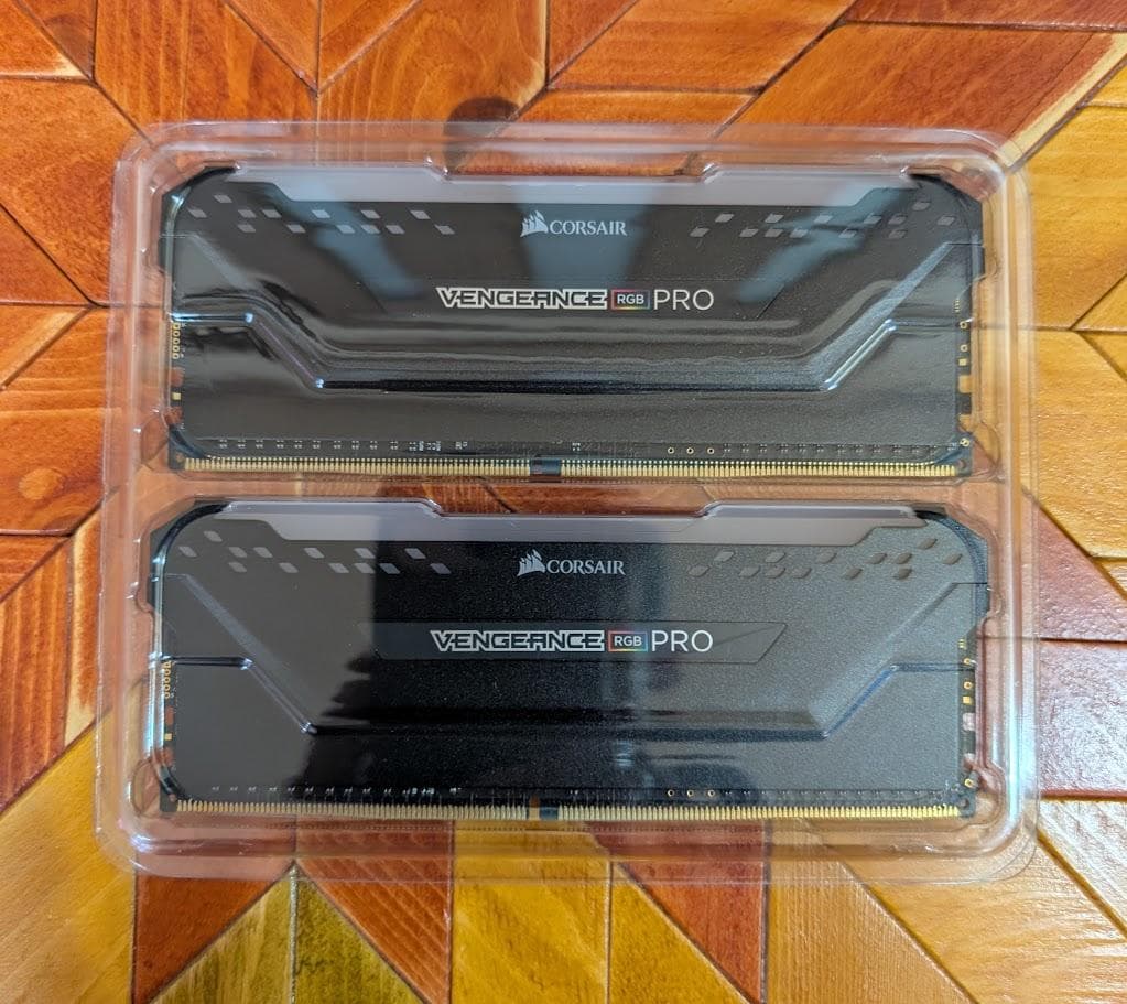 CORSAIR VENGEANCE RGB PRO 8GX2枚とおまけ付き