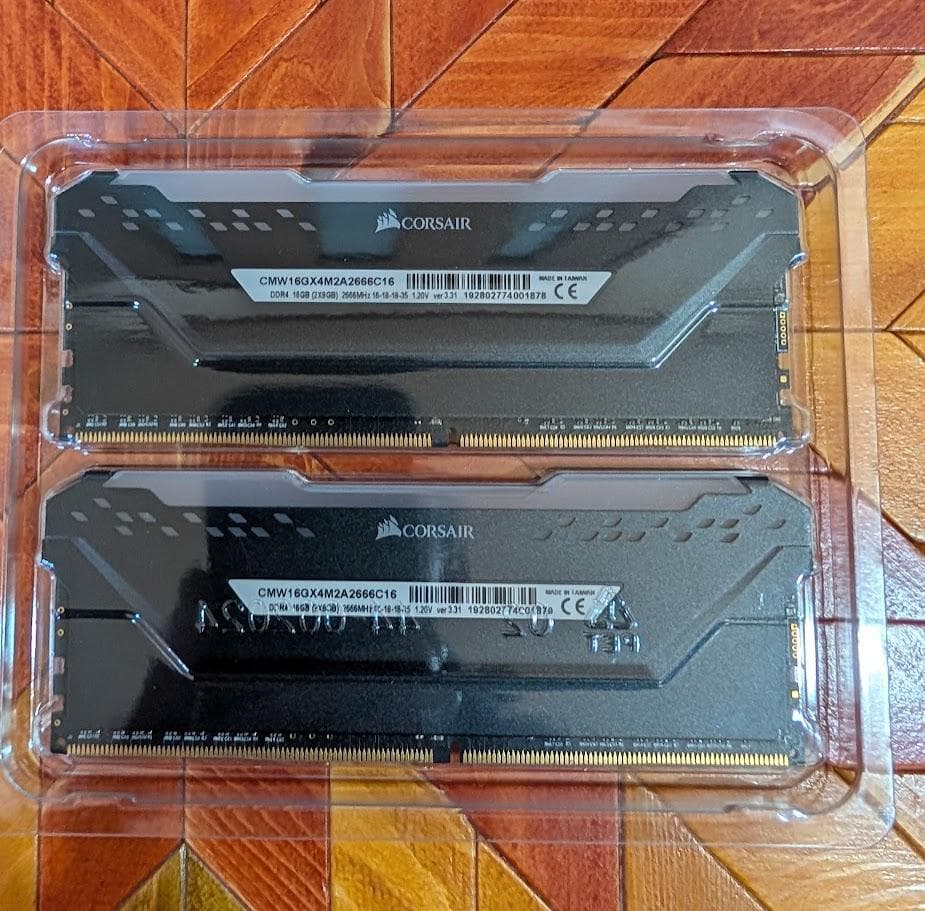 CORSAIR VENGEANCE RGB PRO 8GX2枚とおまけ付き