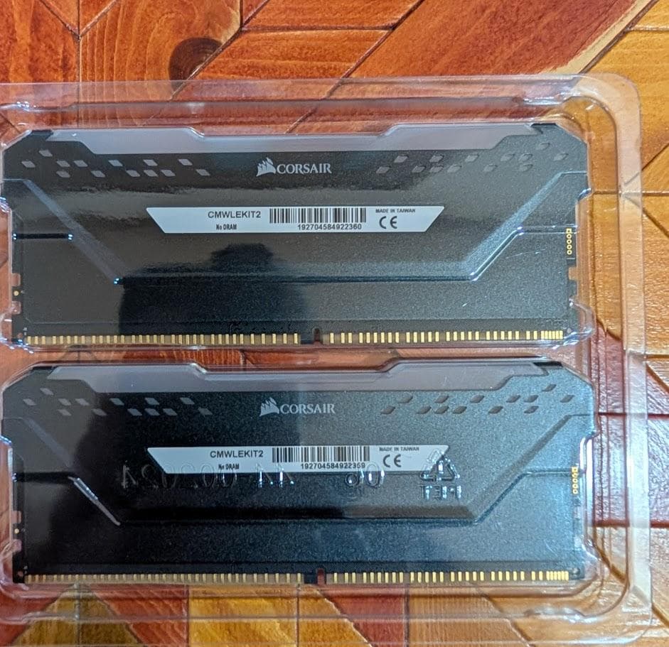 CORSAIR VENGEANCE RGB PRO 8GX2枚とおまけ付き