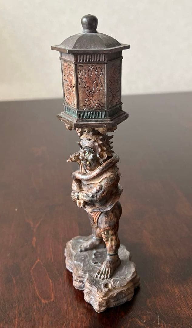 小さいけれど迫力があります　奈良・興福寺の国宝　龍燈鬼立像　レプリカ