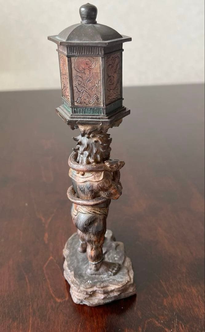 小さいけれど迫力があります　奈良・興福寺の国宝　龍燈鬼立像　レプリカ