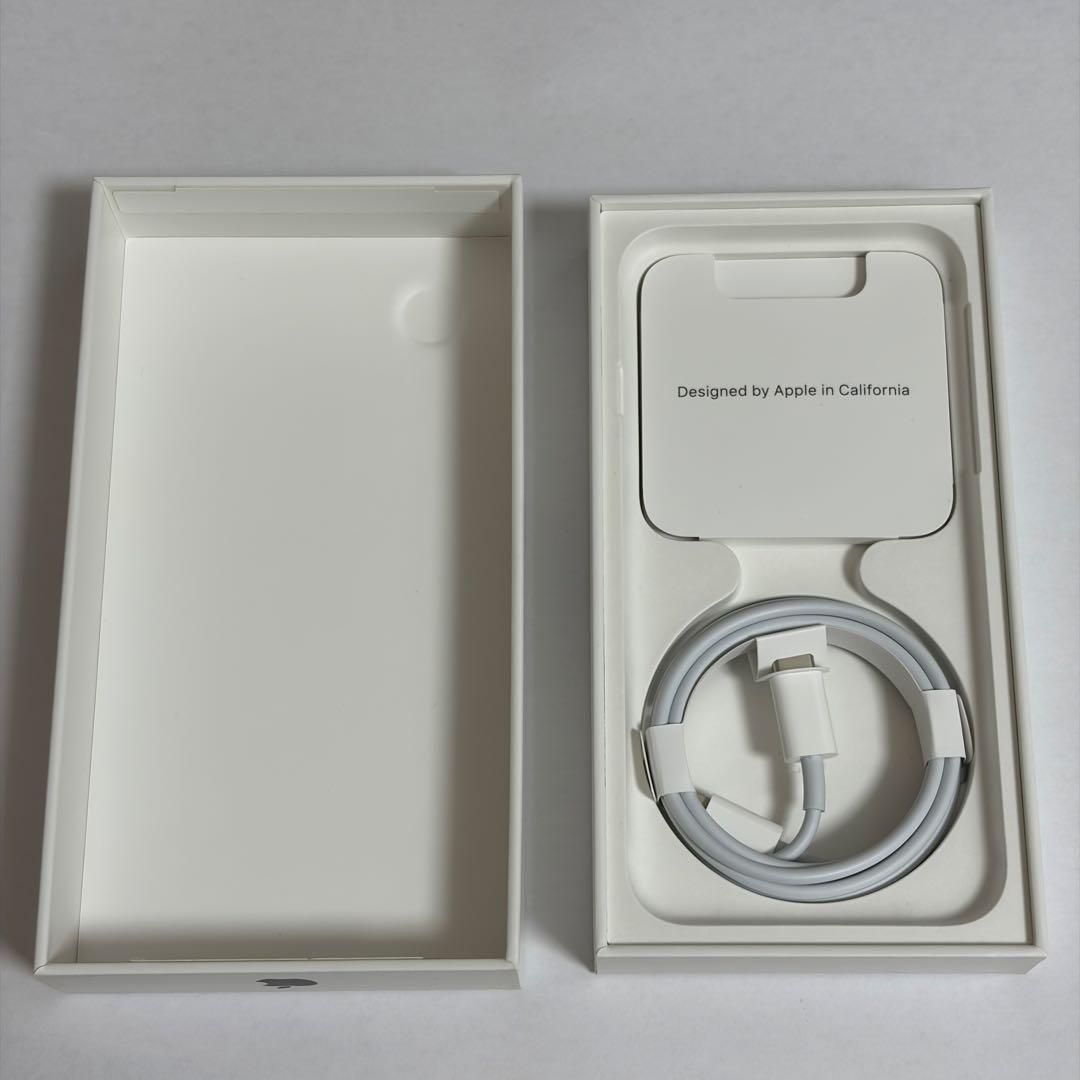 iPhone SE3 64GB ミッドナイト SIMフリー バッテリー84%