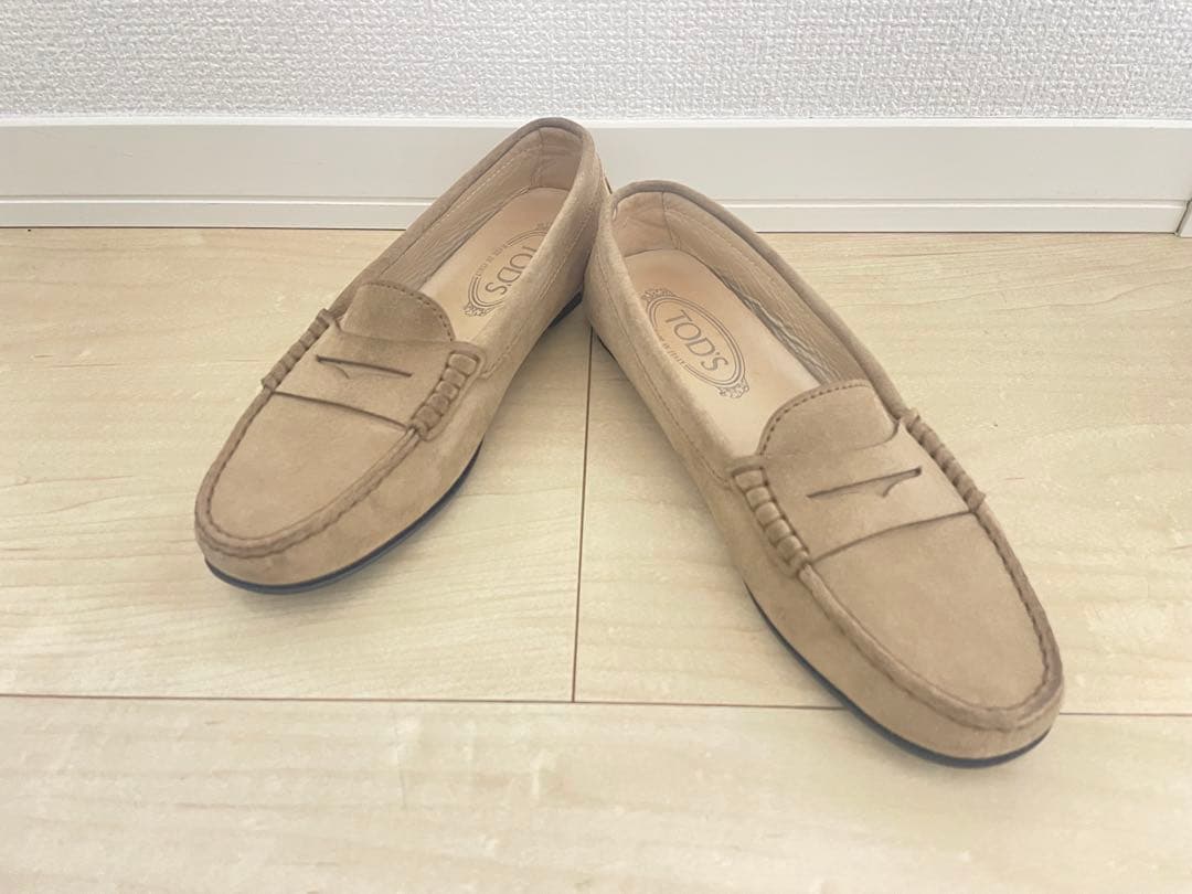 TOD'S ベージュ ローファー スウェード