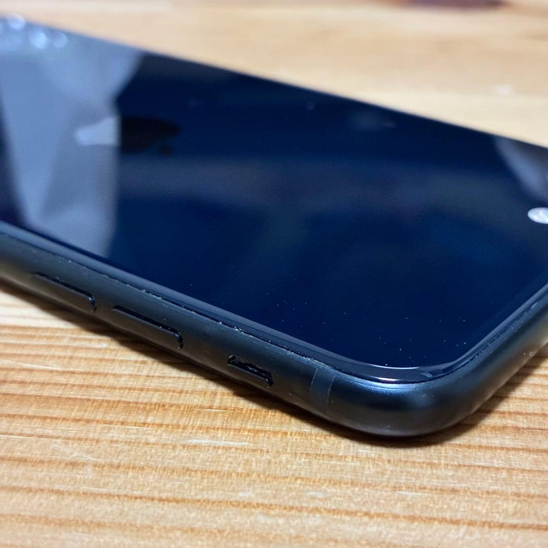 バッテリー新品　iPhoneSE第3世代64GB SIMフリー　yy17700b