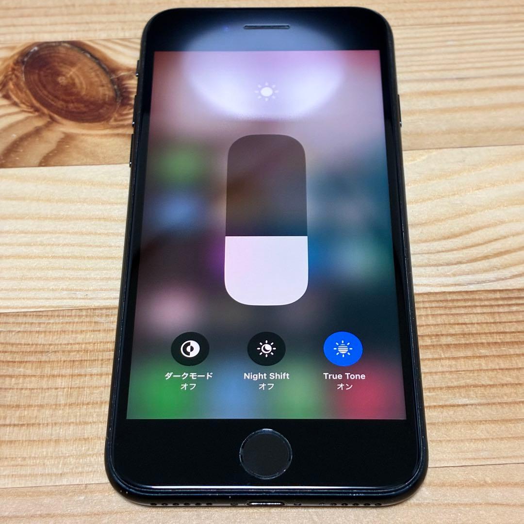 バッテリー新品　iPhoneSE第3世代64GB SIMフリー　yy17700b