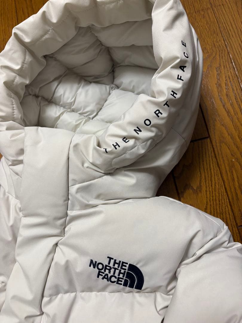 希少ノースフェイス　フリームーブダウンジャケット グレーホワイト　Mサイズ