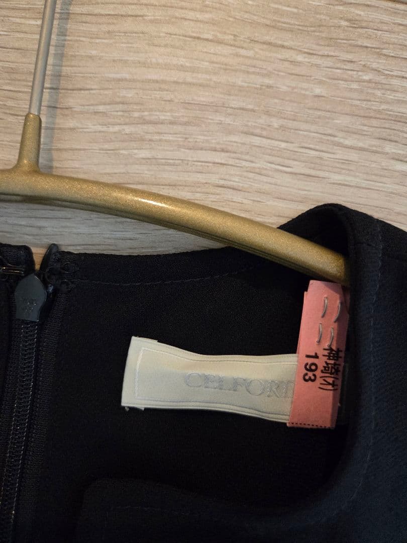 美品　セルフォードひざ丈ワンピース 長袖