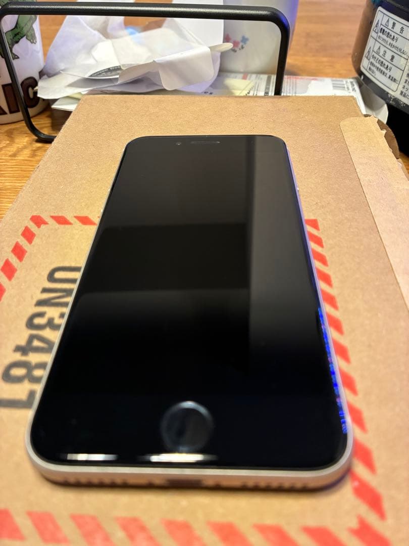 iPhoneSE第三世代64GBSIMフリー