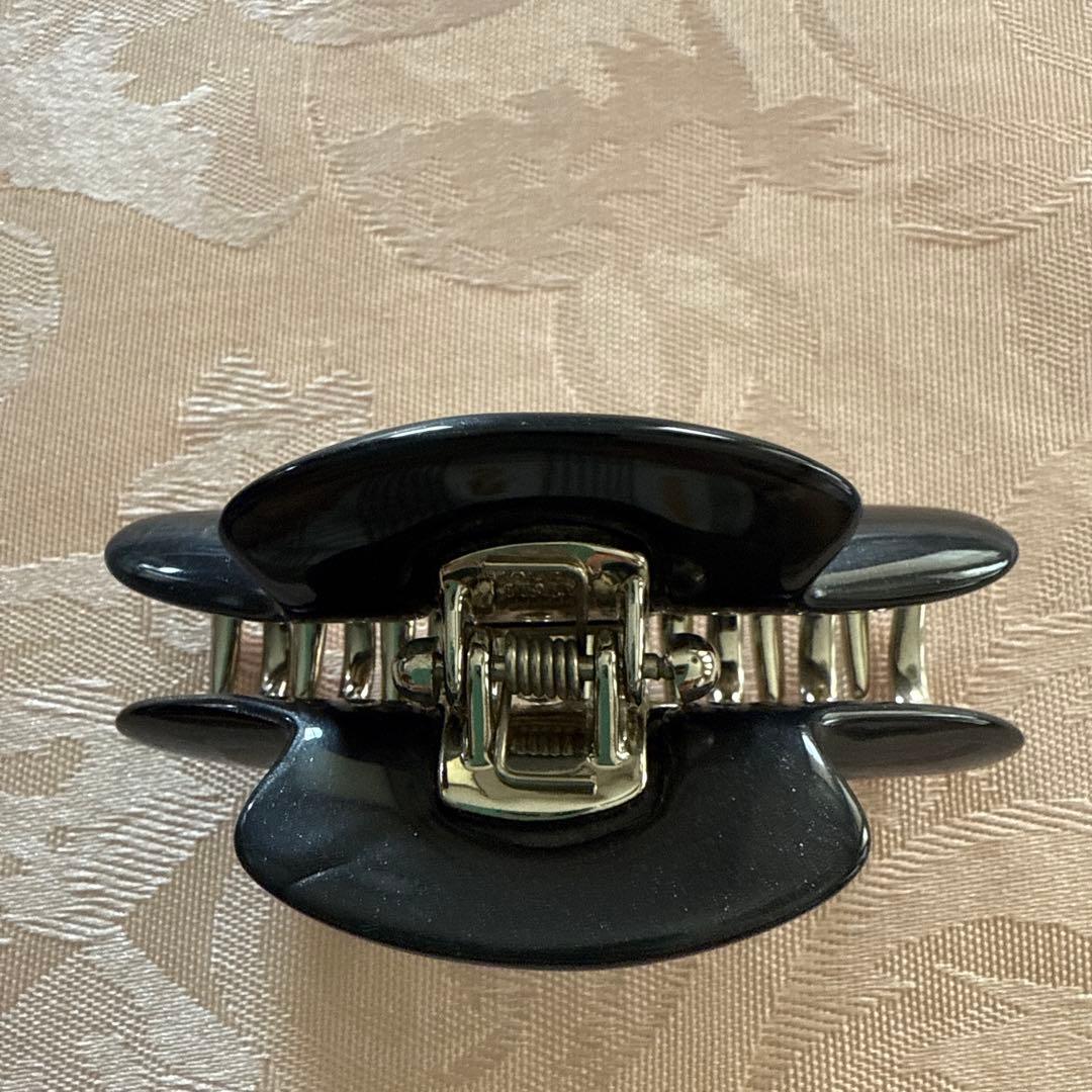 アッカクリスタル装飾黒ヘアクリップ