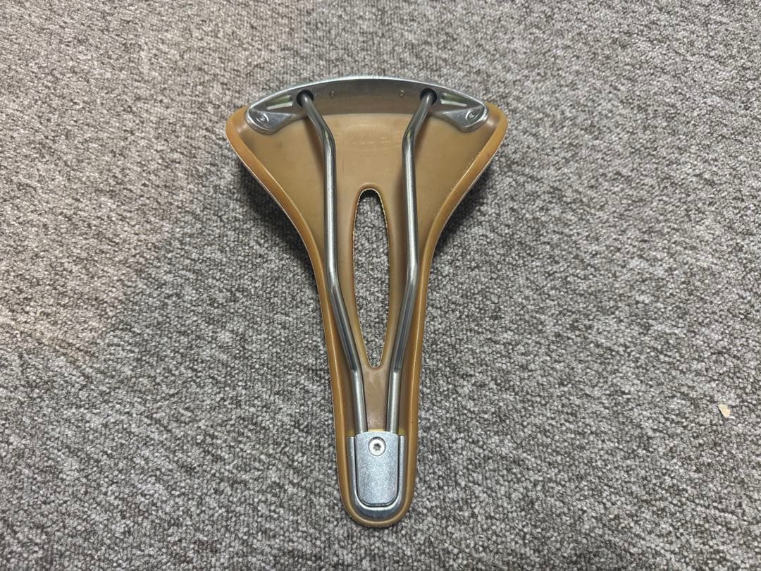 BROOKS 穴空きタイプ カンビウム C-17