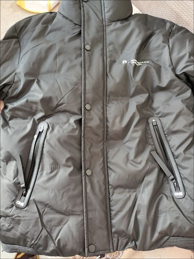 ブラック ダウンジャケット フロントボタン