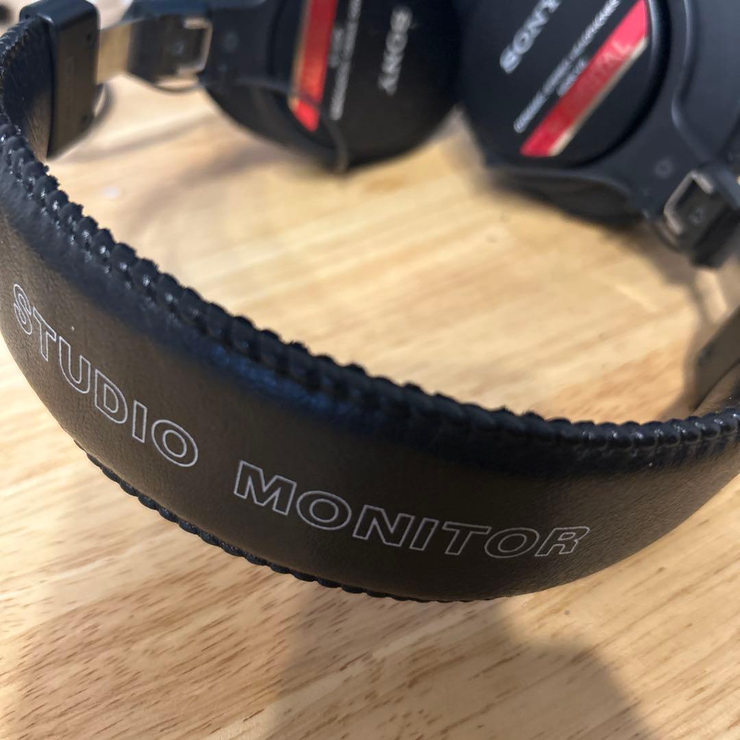 ヘッドホン Sony MDR-V6