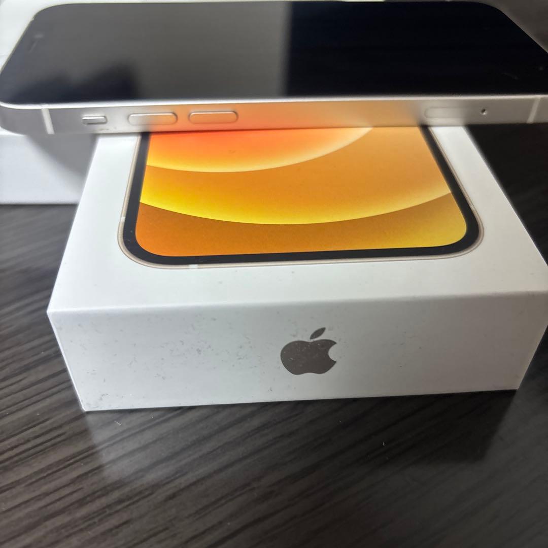 美品iPhone 12 ホワイト 64GB