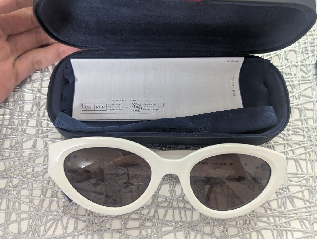   ホワイトキャットアイサングラス