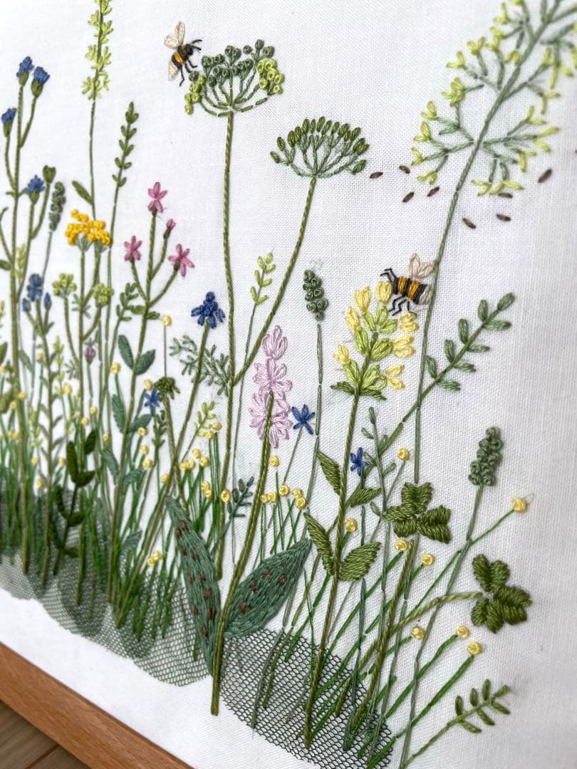 青木和子　刺繍　完成品　ガーデン　③