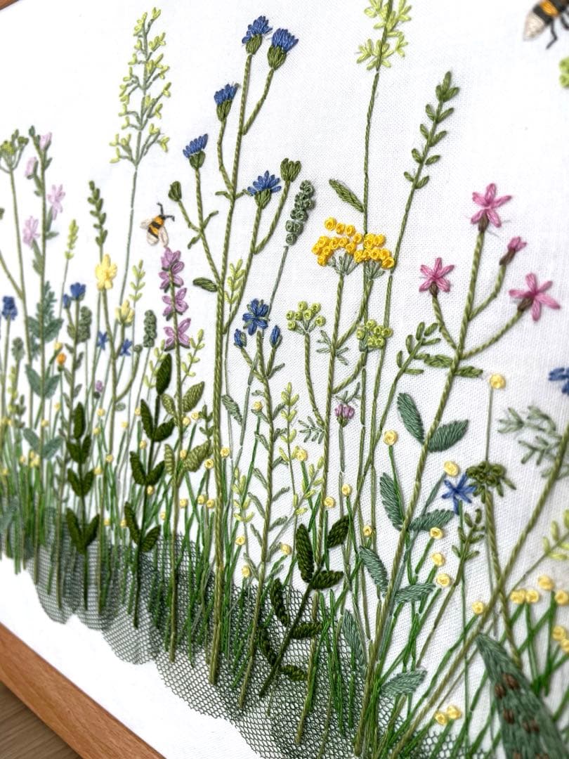 青木和子　刺繍　完成品　ガーデン　③