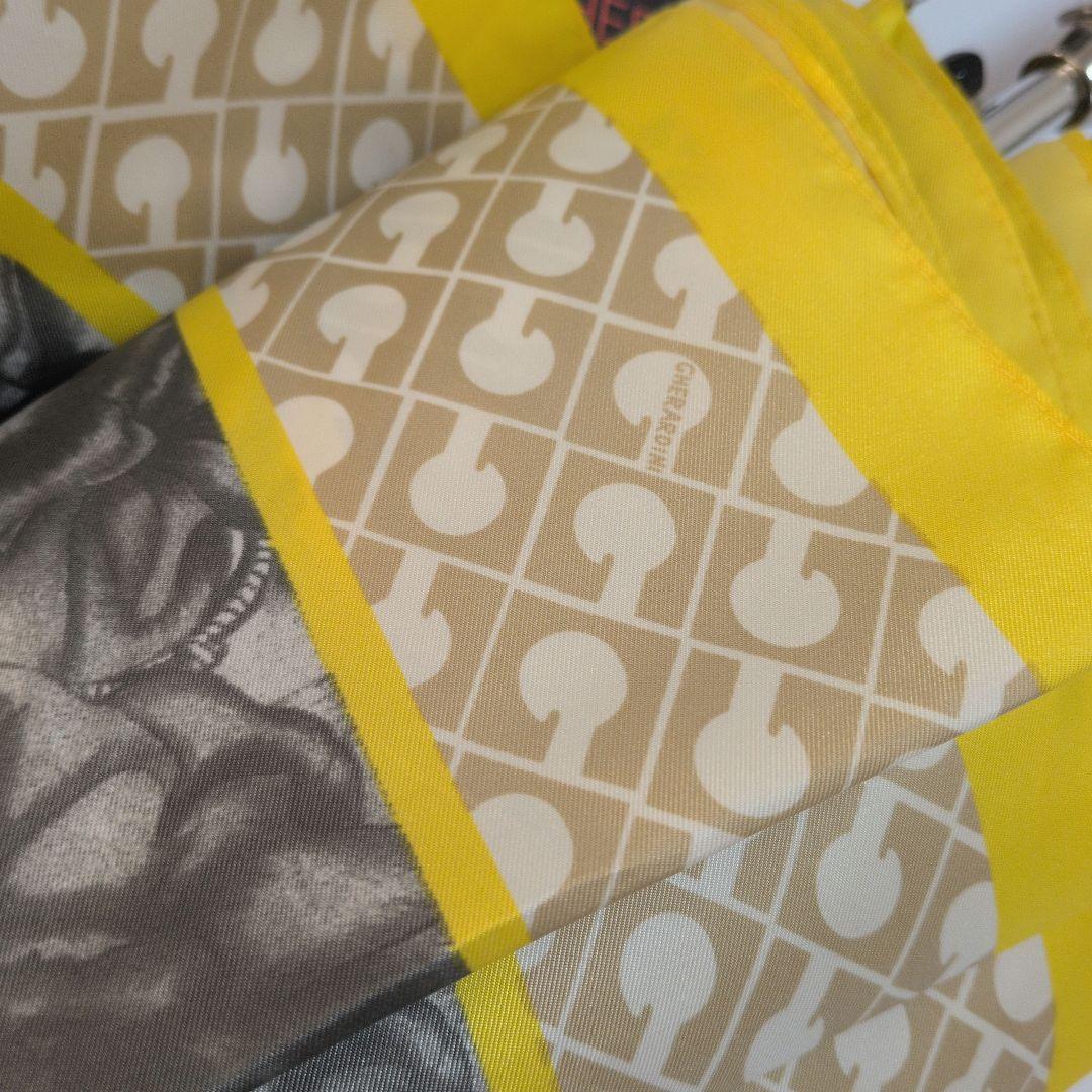 ゲラルディーニ　微光沢シルバーグレー×黄色の縁取り　ロゴプリント　長傘　雨傘