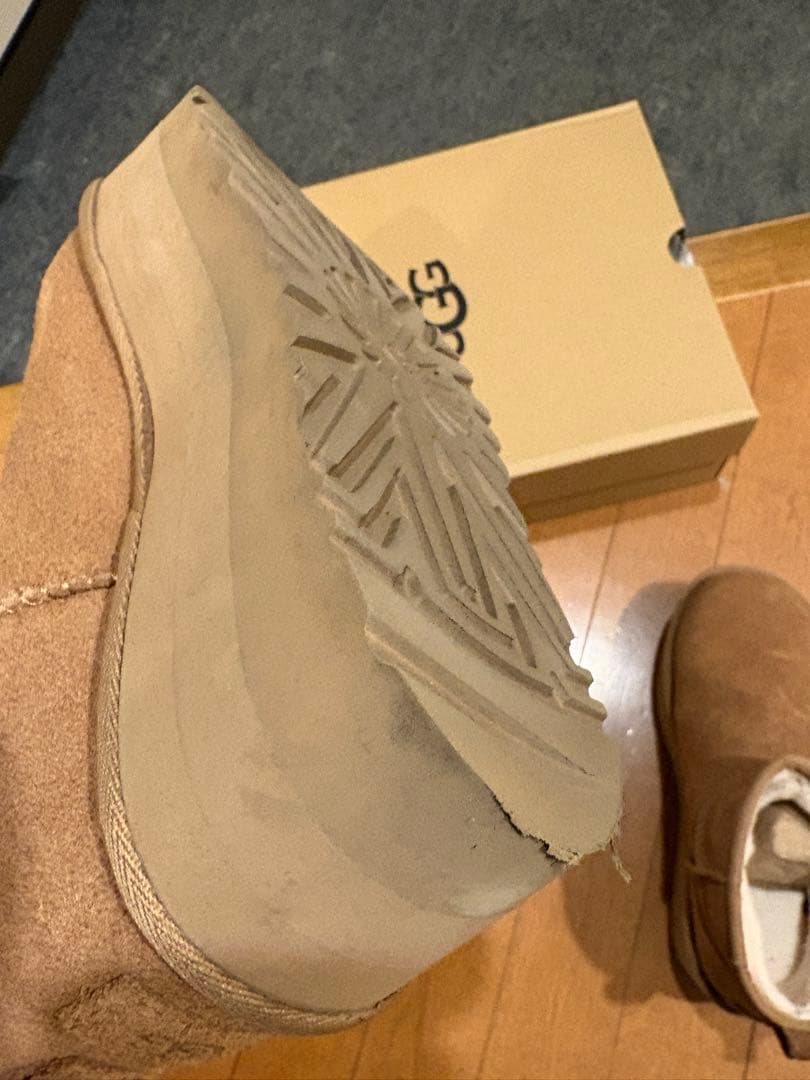 UGGブラウン厚底ショートブーツ