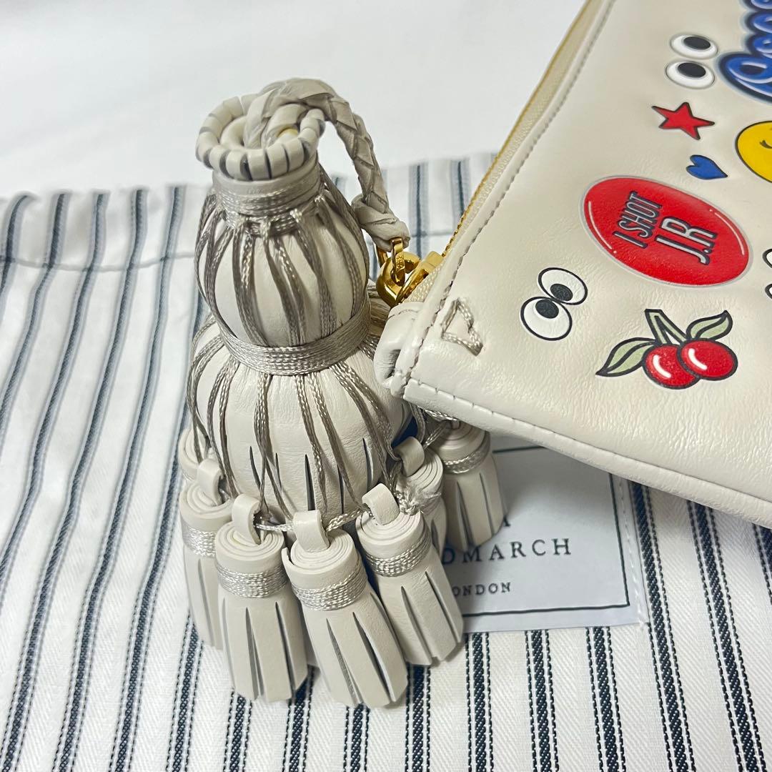 ANYA HINDMARCH ステッカーデザイン クラッチバッグ　フリンジ