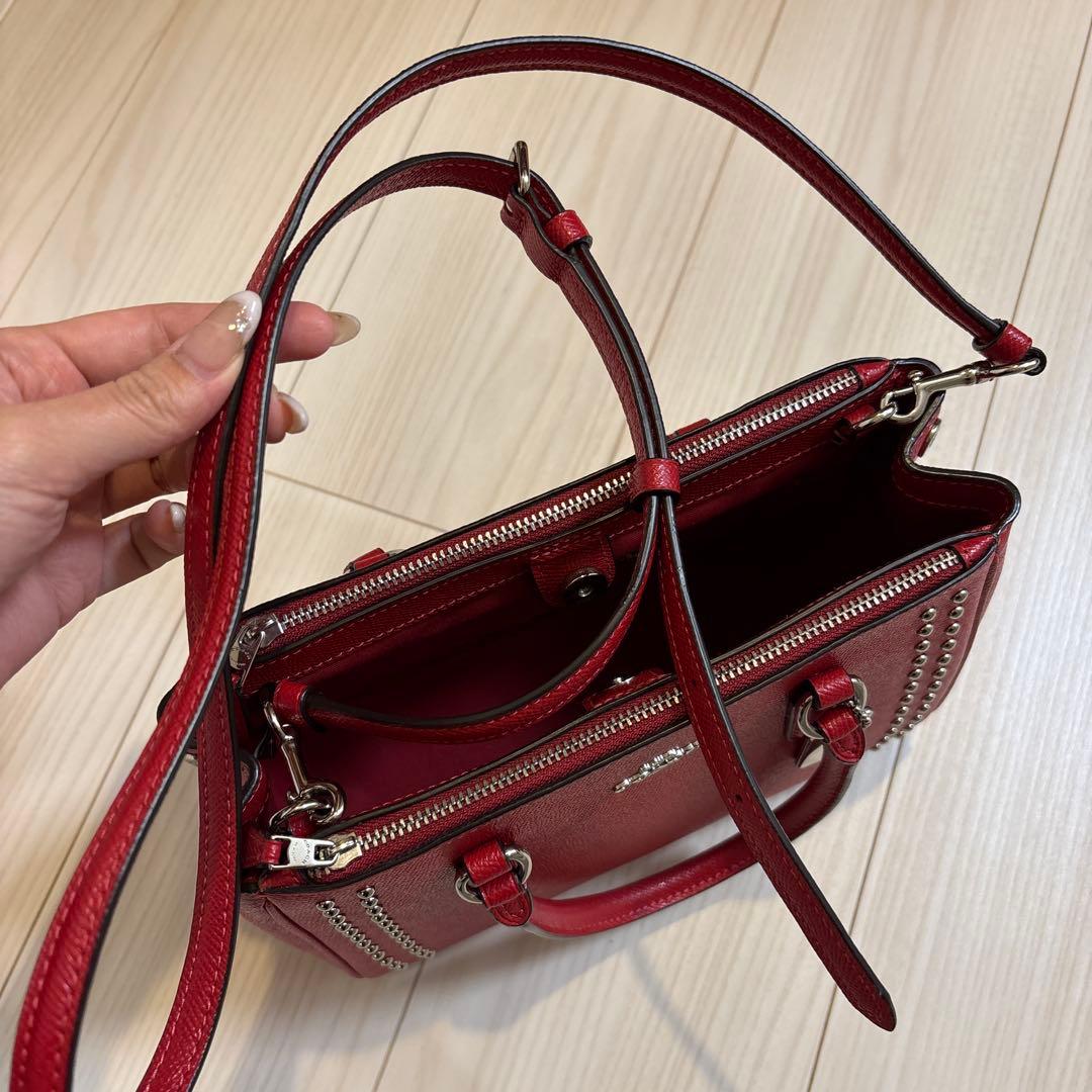 【美品】COACH スタッズ付きレッドショルダーバッグ
