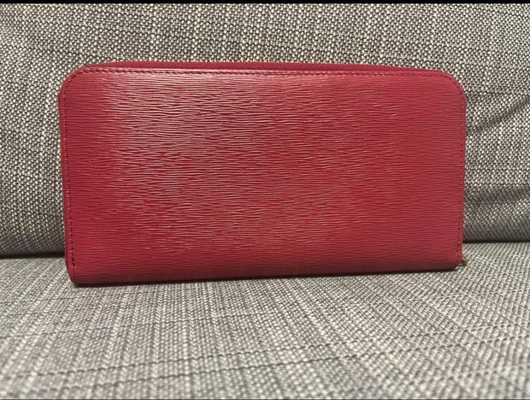 プラダ　長財布　レッド