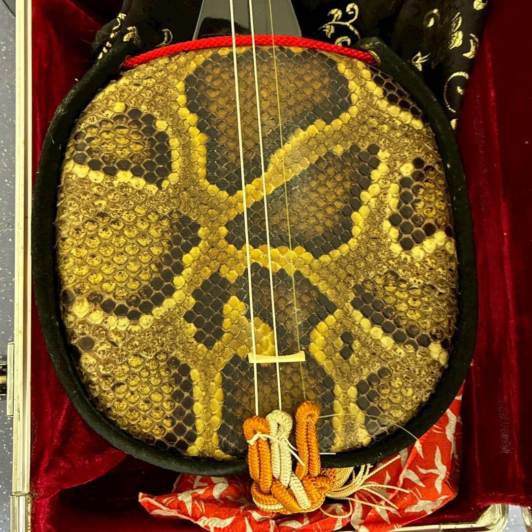 美品　沖縄 三線 本蛇皮 ハードケース