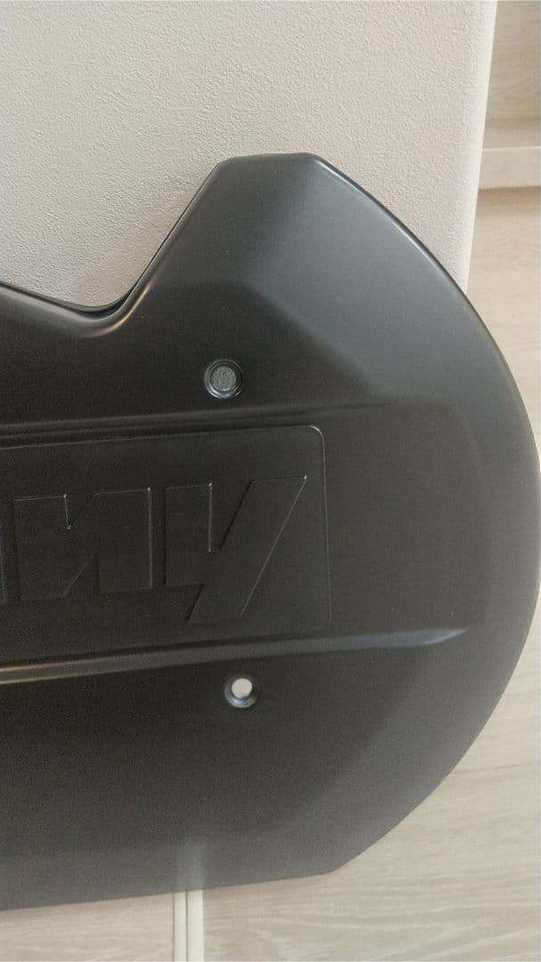 ジムニー、ジムニーシエラ、ジムニーノマドタイヤレスカバーマットブラック美品