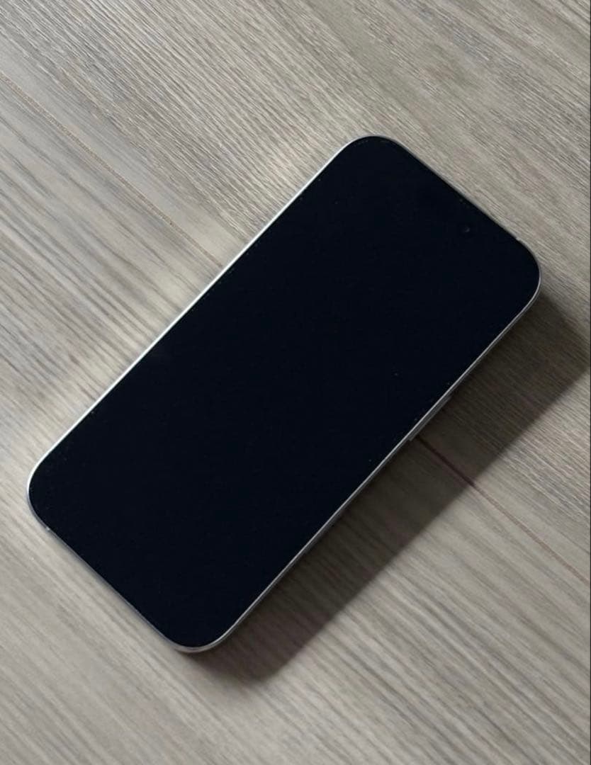 本日最終値下げ希少！コメント要　美品　iPhone16pro ホワイトチタニウム