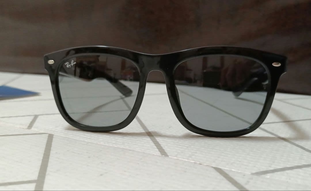 Ray-Ban RB4260D ブラック サングラス