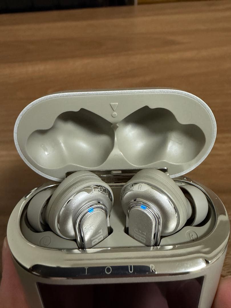 JBL Tour Pro 2 ワイヤレスイヤホン　動作確認済み