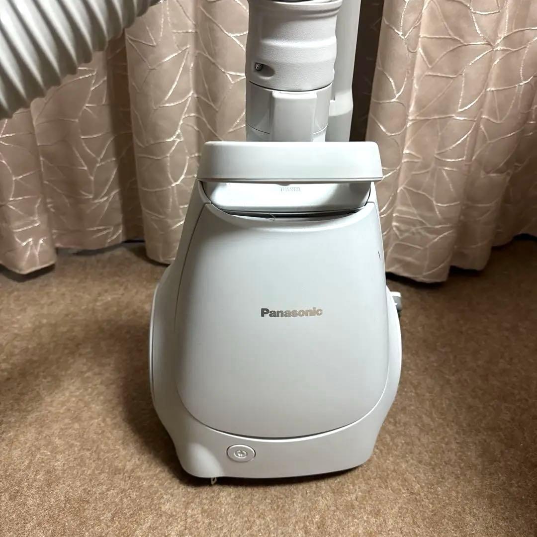 【美品】2023年製　Panasonic掃除機