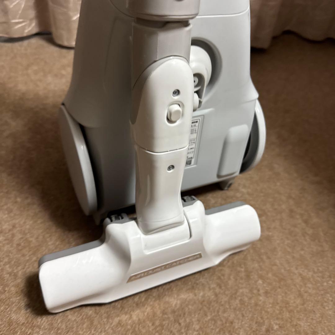 【美品】2023年製　Panasonic掃除機