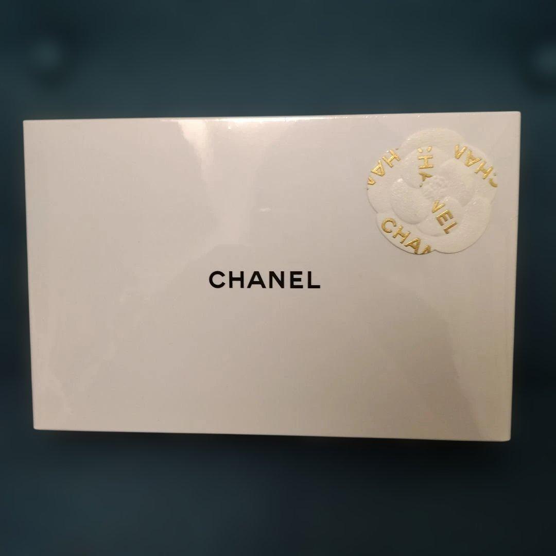新品、未開封　CHANEL エッセンシャル ケア セット
